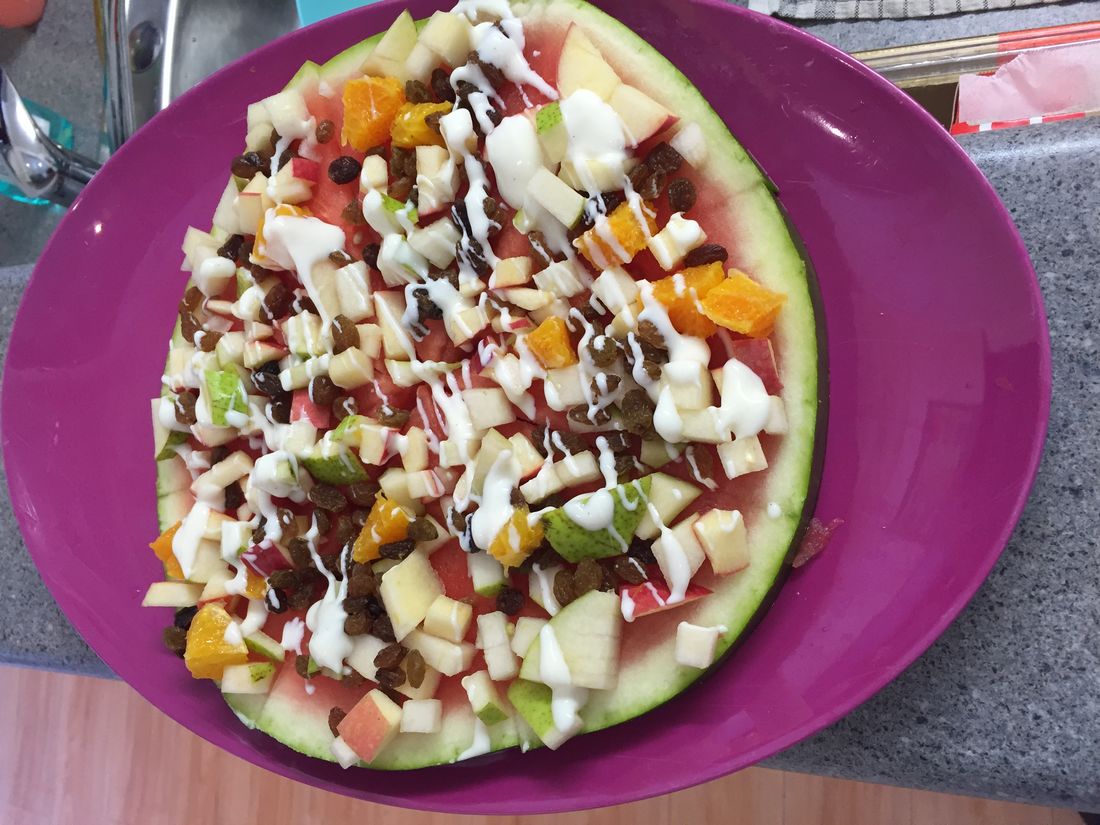 A summer fruit pizza